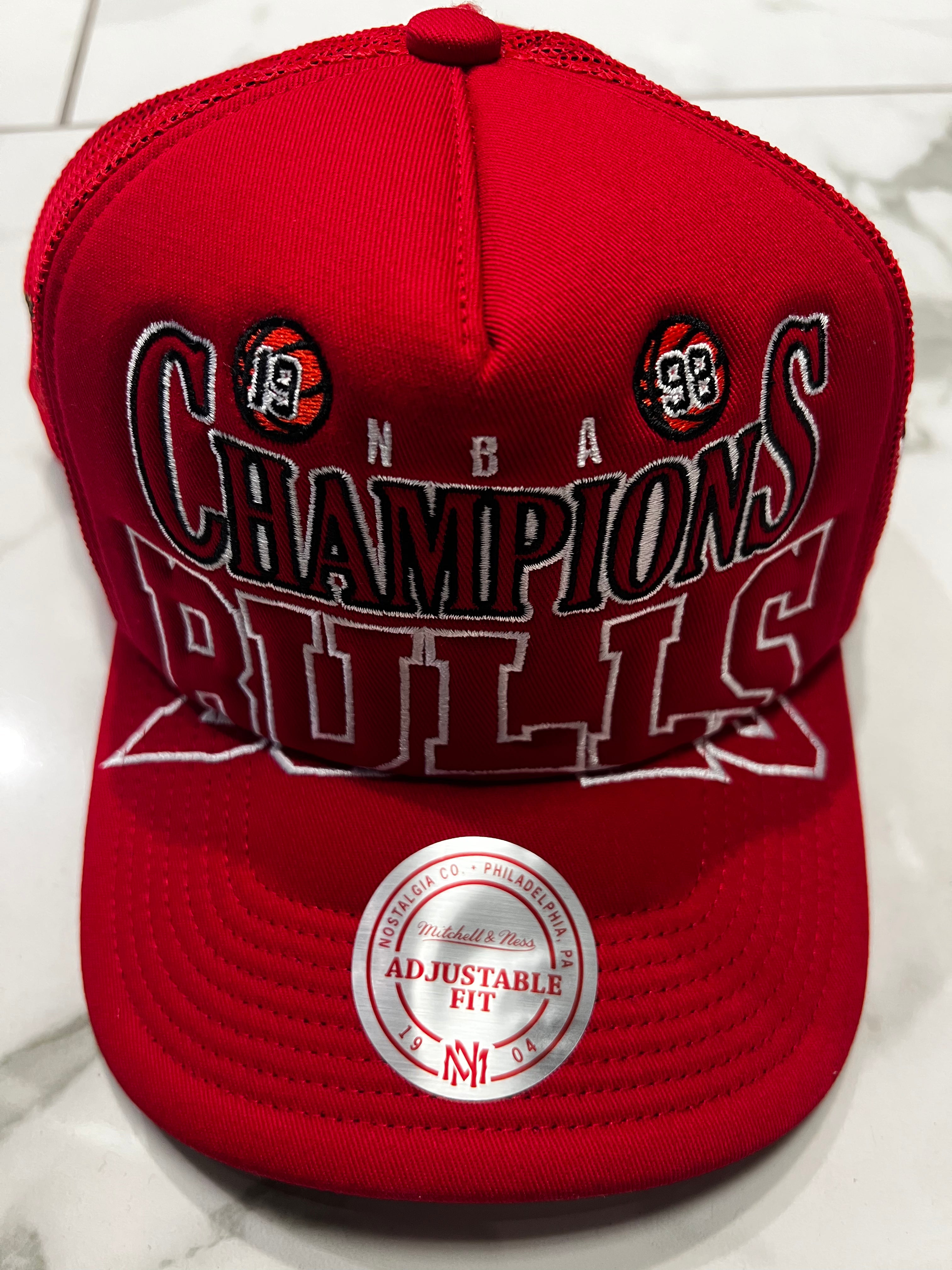 Mitchell & ness bulls 1998 champions trucker snapback