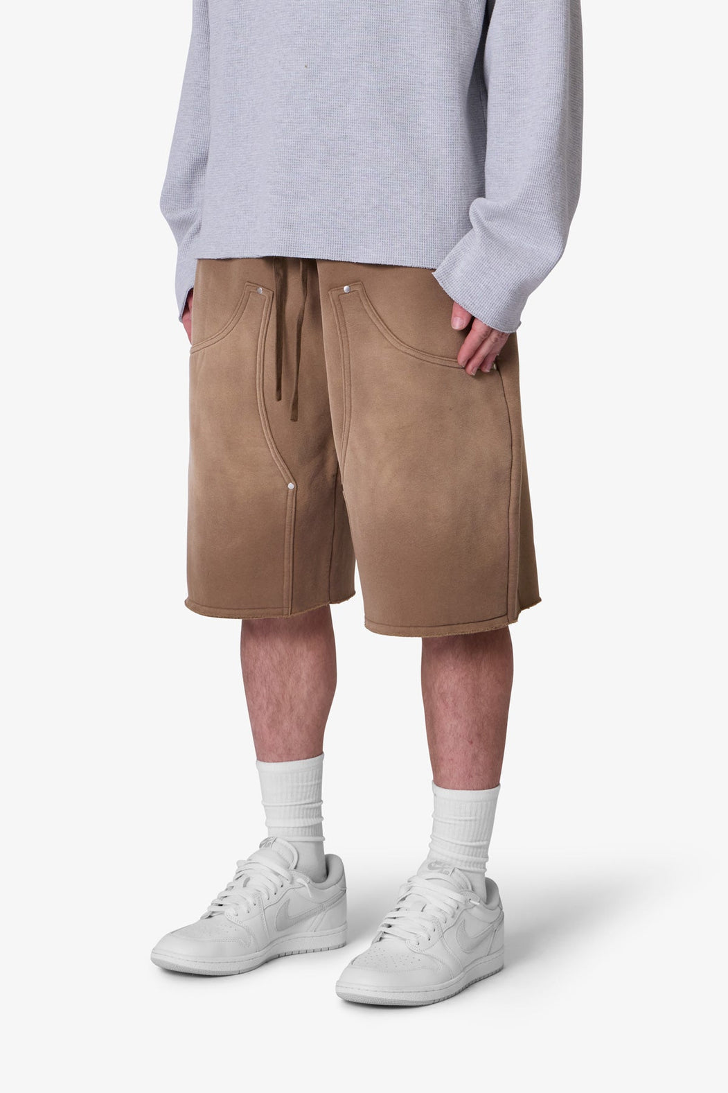 WEST DOUBLE KNEE SWEATSHORTS tan