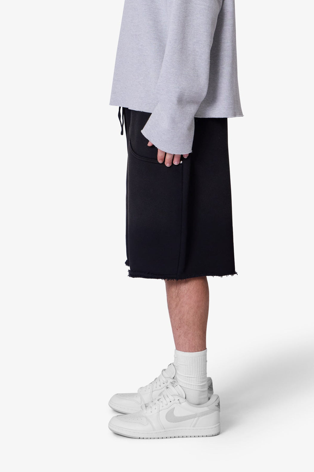 WEST DOUBLE KNEE SWEATSHORTS black