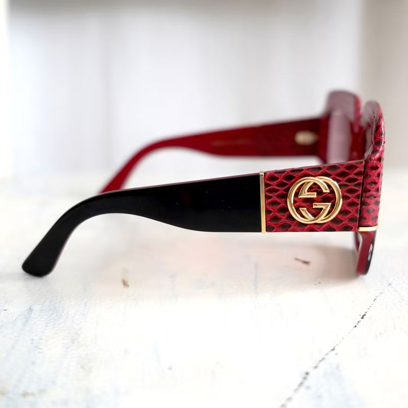 GUCCI red and black snakeskin