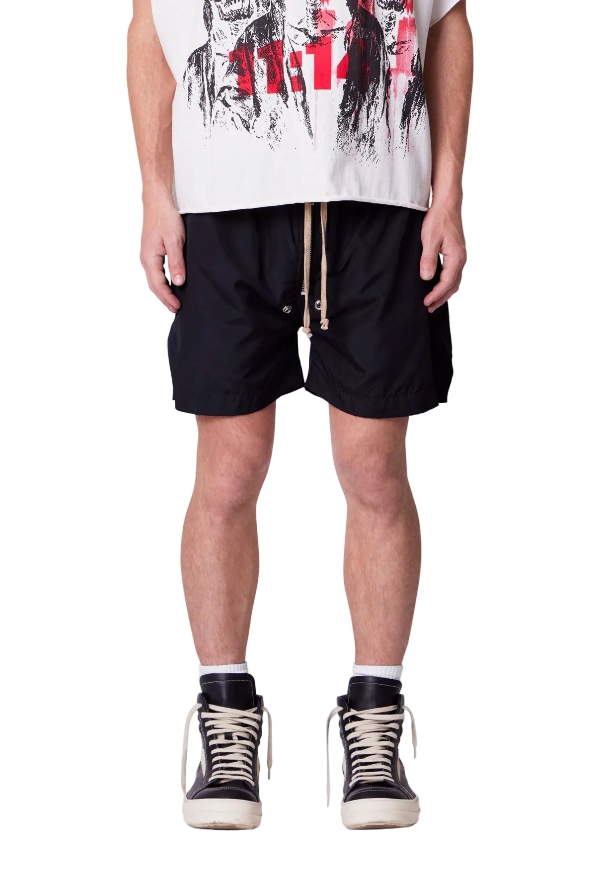 LIGHTWEIGHT ZIPPERED SHORTS