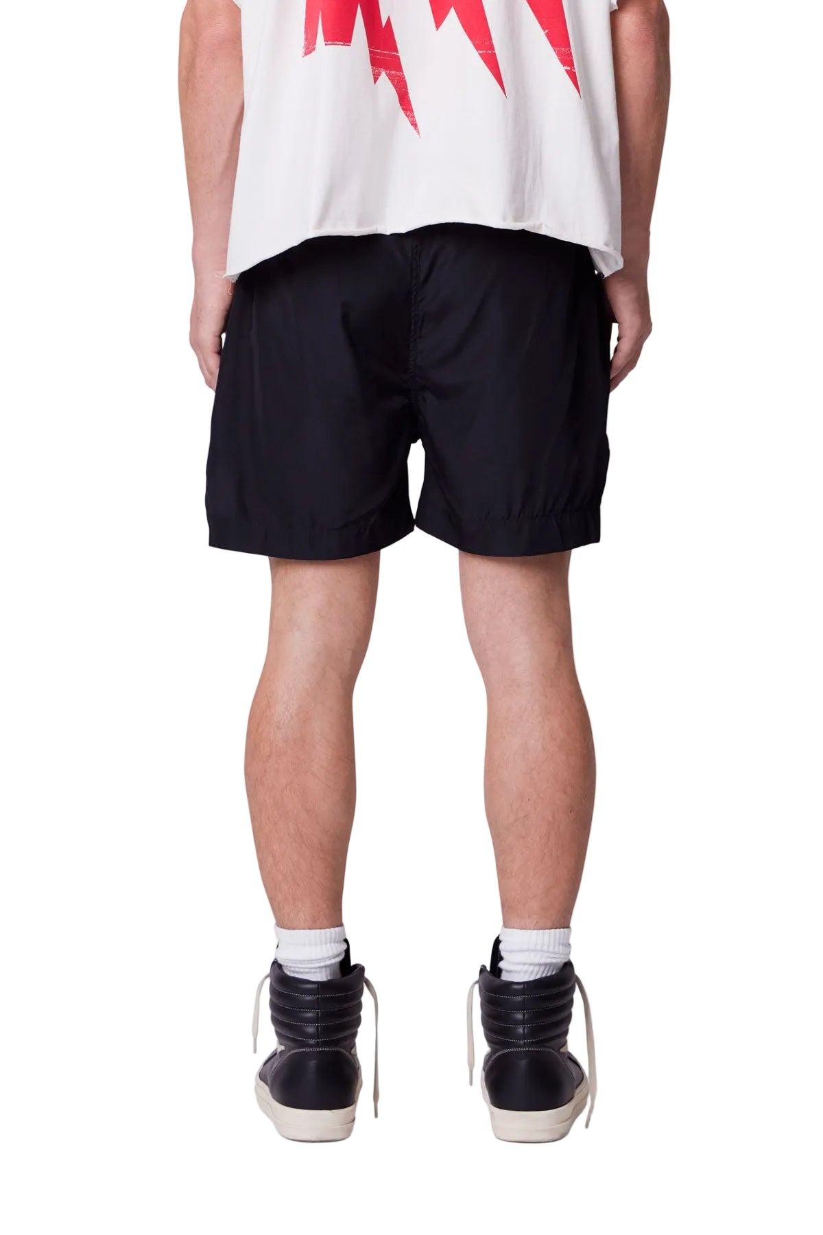 LIGHTWEIGHT ZIPPERED SHORTS